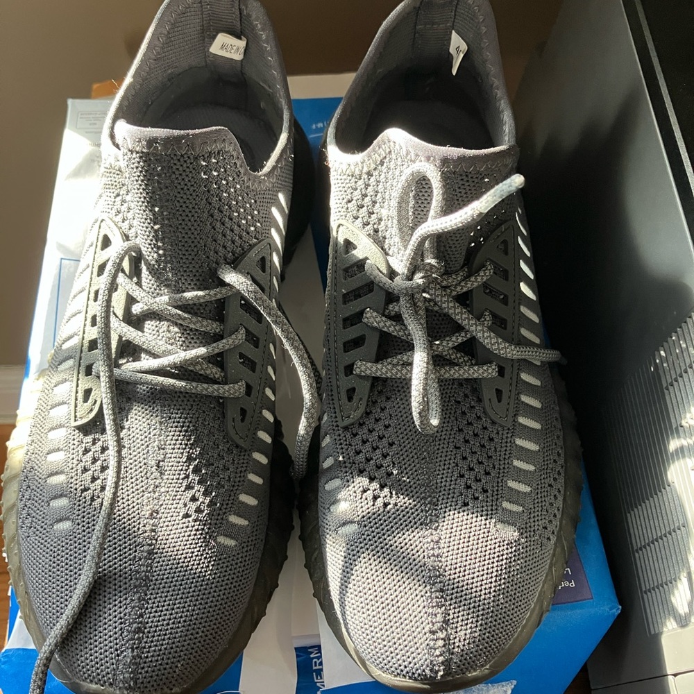 Suokeni Women’s shoe size 8.5